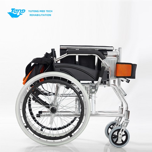 Quod melius est senes, an aluminium wheelchair vel ferro wheelchair